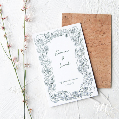 A Letterpress trouwkaart met bloemen en kurk!